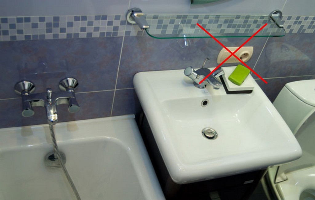 Розетка в ванной комнате: как выбрать и расположить